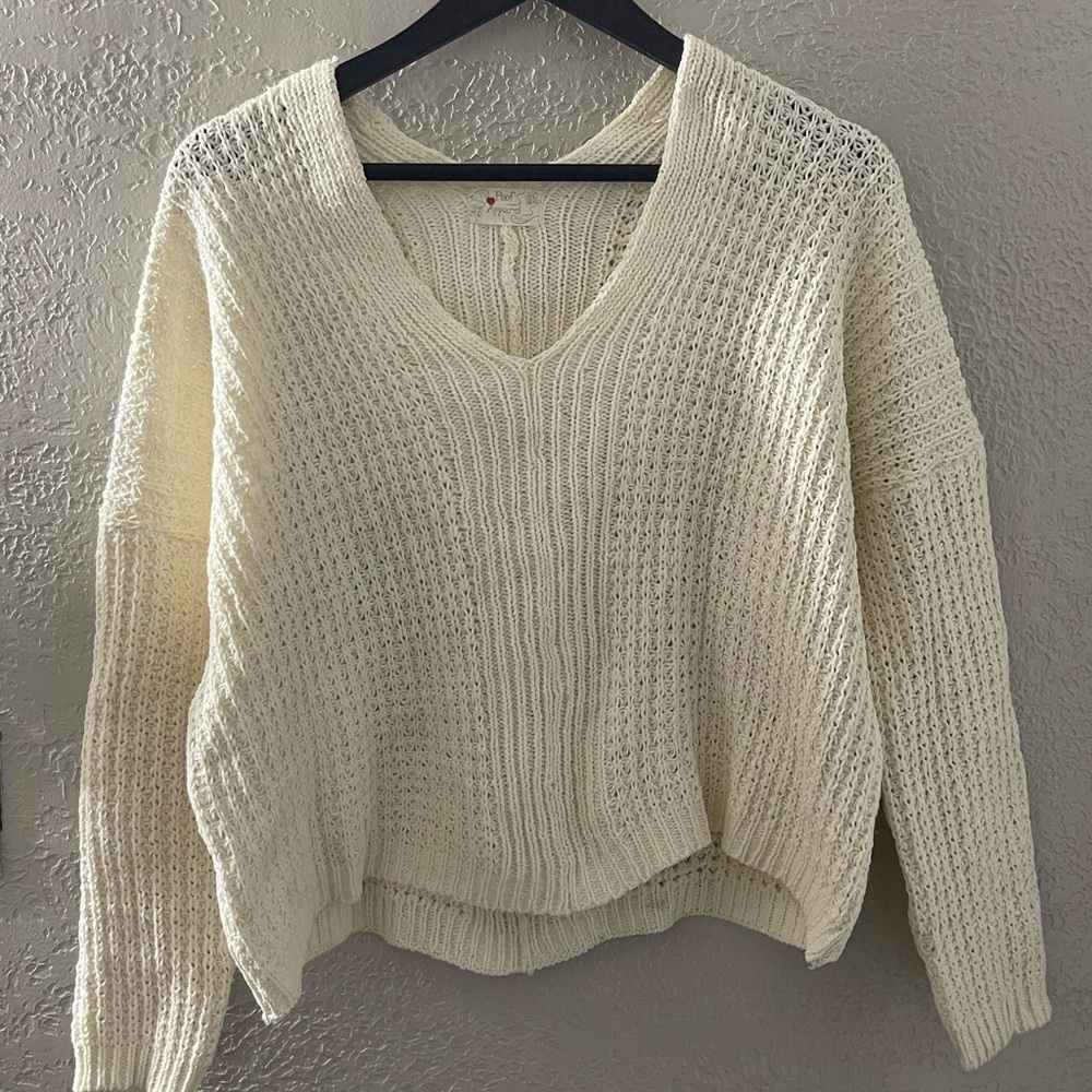 Y2K Poof Apparel Women’s Cozy Cream V-Neck Sweater Size‎ Large